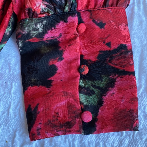 Rachel Zoe long sleeved red, black and green floral blouse with V neck. Small - Picture 14 of 14